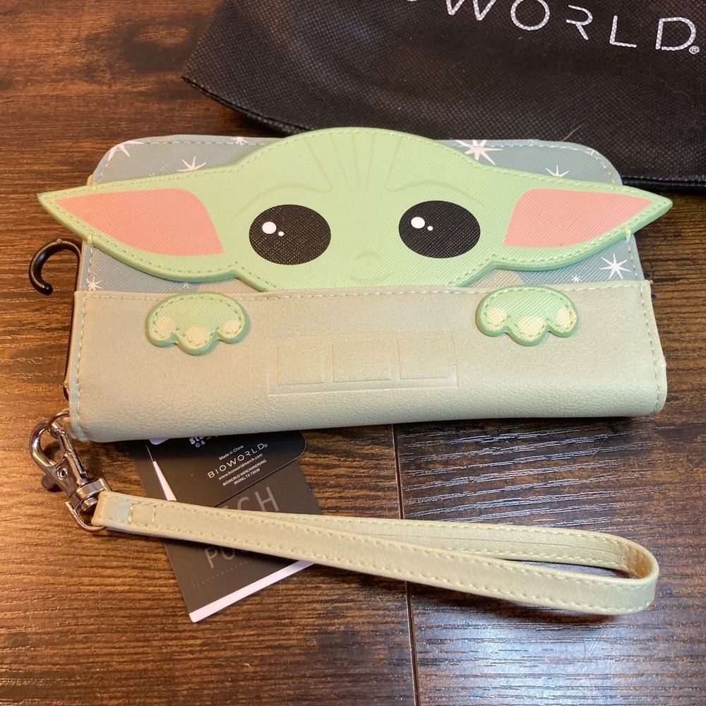 Bioworld Star Wars Grogu Baby Grogu The Child Snap-Closure Wristlet Wallet w/Wri